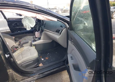 2017 Hyundai Elantra Se z USA, uszkodzony, nr VIN 5NPD84LF8HH020173